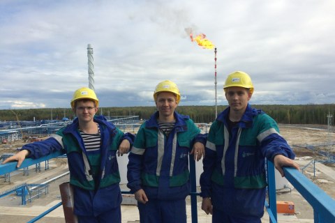 Students of the CVRE Department A. Ivanov, A. Bashkatov A. Tretyakov at practice PAO "Gazprom Neft"
