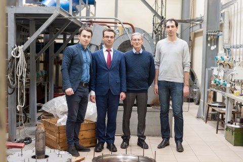 From left to right: project Manager of the scientific and engineering center A.M. Yablokov, CVRE Department head Yu. V. Kozhukhov, Professor Zaitsev N. N. at the stand for the study of gas-dynamic processes in the model stages of centrifugal compressors, Department of rocket and space technology and power plants PNRPU, Perm