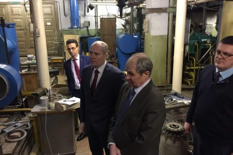 The management of OOO "Gazprom gazomotornoe toplivo" (GGMT) at the large turbine hall of the CVRE Department. Left to right: CVRE Department Head Yu. V. Kozhukhov, Member Of The Management Board-Deputy. Director General GGMT V. S. Hahalkin, associate Professor of CVRE N. I. Sadovskiy, head of technical Department GGMT D. A. Zotov