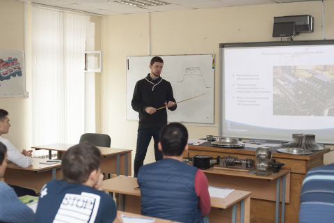 Lecture block of Ariel company in the framework of advanced training courses of scientific and engineering center "Compressor, vacuum, refrigeration and pneumatic systems". A lecture for the audience of OOO "RN-Vankor" is read by Ariel technical support engineer A. I. Sapphirov