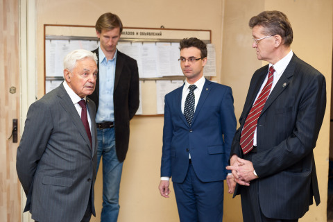 Visit of the NPO Iskra General Directo, M. I. Sokolovsky to the CVRE Department