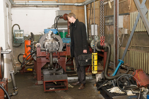 Director of the scientific and engineering center "Compressor, vacuum, refrigeration engineering and pneumatic systems" S. V. Kartashov at the test stand of screw units at OOO "Arsenal machine building"