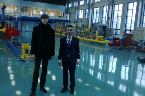 CVRE Department Head Yu. V. Kozhukhov and Director of the scientific and engineering center "Compressor, vacuum, refrigeration engineering and pneumatic systems" S. V. Kartashov on an excursion to the training ground of the Corporate Institute of OOO "Gazprom transgaz Tomsk", organized for participants of the VIII scientific and practical seminar "Gas engine fuel. Safe operation of the vehicle"