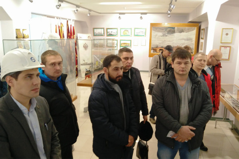 A group of students of the scientific and engineering center advanced training courses from OOO "RN-Vankor" on a tour organized as a part of the course in the Museum of the Nevsky Lenin plant (REP holding)