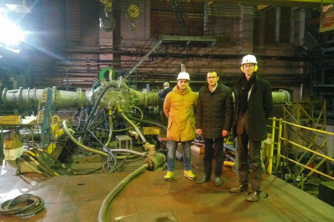 On the tests of the natural gas centrifugal compressor at NAO "Compressor complex". From left to right: V. V. Kalinin, head of the gas business development projects support department of OOO “Gazpromneft NTC”, K. G. Malev, head of the aggregation department of NAO “Compressor complex”, S. V. Kartashov, Director of the scientific and engineering center “Compressor, vacuum, refrigeration engineering and pneumatic systems”