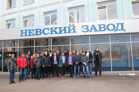 CVRE Department Head Yu. V. Kozhukhov and Director of the scientific and engineering center "Compressor, vacuum, refrigeration engineering and pneumatic systems" S. V. Kartashov with a group of students of advanced training courses from Gazprom transgaz St. Petersburg, VNIPIgazdobycha, Sakhalin energy, Severstal and GMS Neftemash on a tour of the course at the Nevsky Lenin plant (REP holding)