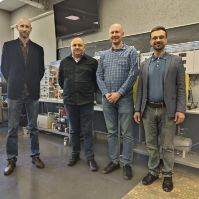 From left to right: Sergey Kartashov, deputy head of the KViHT group; Igor Baranov, director of the EIS Center at ITMO University; Pavel Lozhko, chief expert at SIBUR LLC; Yuri Kozhukhov, head of the KViHT group. In the laboratory of compressor and refrigeration equipment at the EIS Center of ITMO University.