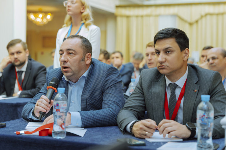 Andrey Rudoy, Head of the Department of LUKOIL Uzbekistan Operating Company LLC, asks the speakers a question